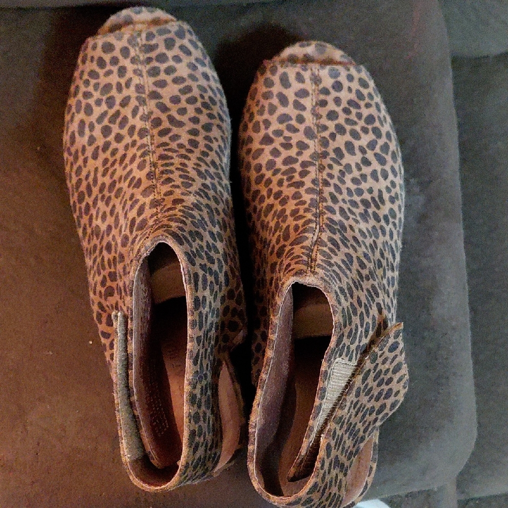 Chocolat Blu Open Toe Wedges